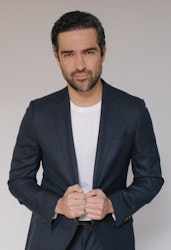 Alfonso Herrera nominado como Mejor Actor de Reparto por "Ozark"