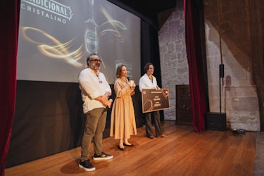 Galardonan a Eugenio Caballero con el Premio Cuervo Tradicional