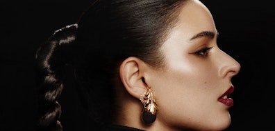 Karina Sofía estrena su álbum "La reina del cañón", producido por Gustavo Santaolalla