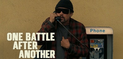 La tensión sube al máximo en el nuevo adelanto de "Una batalla tras otra", de Paul Thomas Anderson
