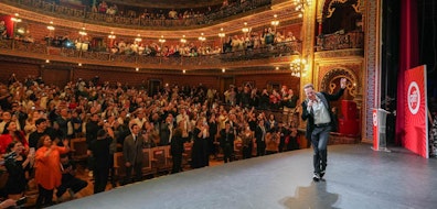 Emmanuel celebra 50 años de su “terco corazón” como artista en el Festival Internacional de Cine Guanajuato