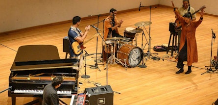 Som Bit encendió el escenario del Cenart con ritmos afro-mex-funk
