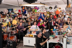 31 Minutos debuta en el Tiny Desk como el primer grupo de títeres latinoamericano