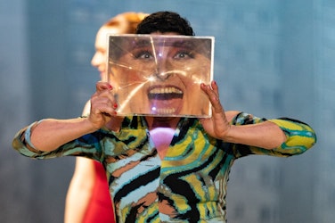 “Entre nosotros todo va bien”, de Dorota Masłowska, una reflexión sobre la guerra, la memoria y la vida contemporánea