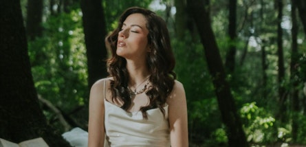 Karlie presenta su álbum debut "Crónicas de un amor adolescente": sentimientos hechos canciones