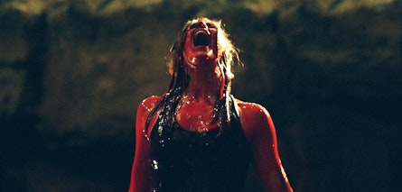 "El Descenso" de Neil Marshall regresa a cines en versión restaurada en 4K por su 20 aniversario