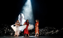 "Aves de Troya" reimagina la guerra desde la voz de mujeres e infancias en Foro La Gruta