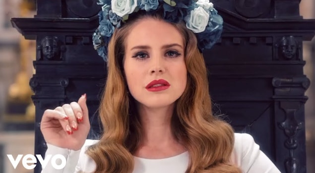 Lana del Rey, la reina de la nostalgia hace frente a polémica