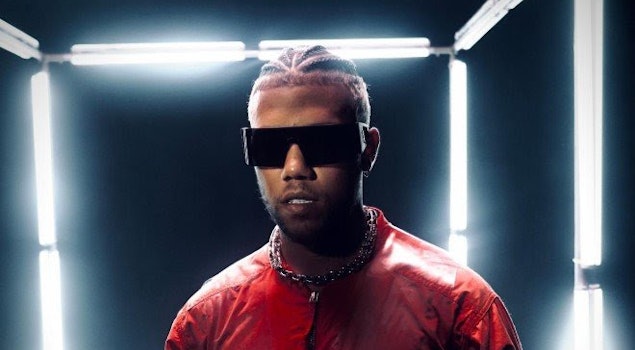 Jhay Cortez triunfa en las listas globales con "En mi cuarto"