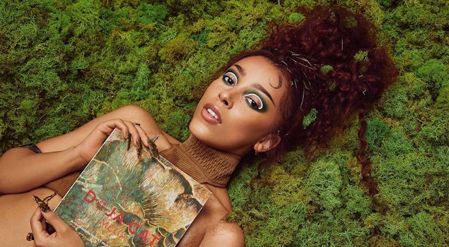 Doja Cat y su línea de cosméticos, la belleza centennial y sus destellos