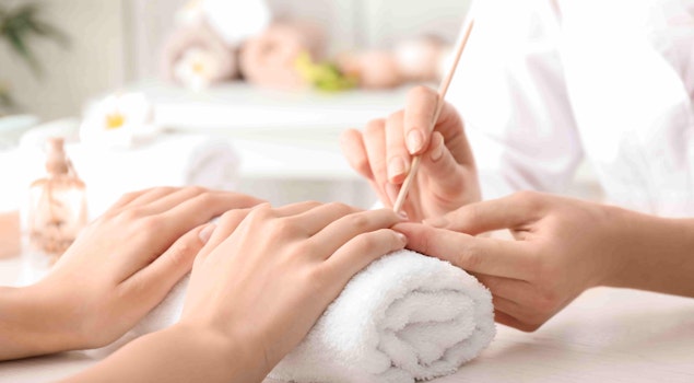 Manicure navideño, des estrellas y brillos
