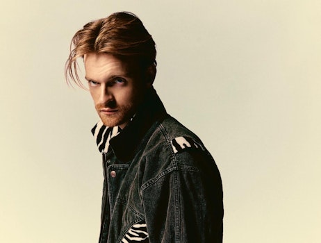 Finneas regresa con un nuevo sencillo "Mona Lisa, Mona Lisa"