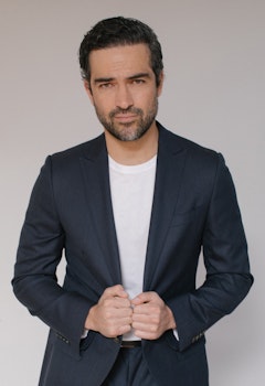 Alfonso Herrera nominado como Mejor Actor de Reparto por "Ozark"