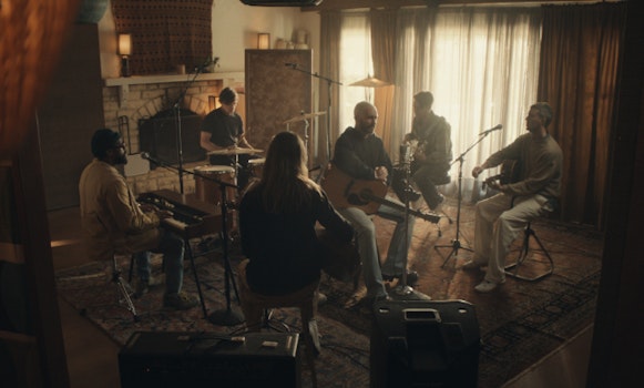 Maroon 5 estrena el video de "Middle Ground