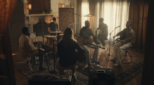Maroon 5 estrena el video de "Middle Ground