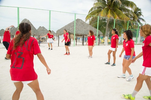 Prepárate para la final de la Champions League con "Las Bravas FC" en TNT