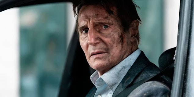 Liam Neeson debe conducir o morir en el tráiler de "Contrarreloj"