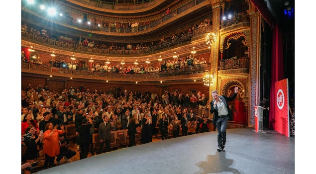 Emmanuel celebra 50 años de su “terco corazón” como artista en el Festival Internacional de Cine Guanajuato