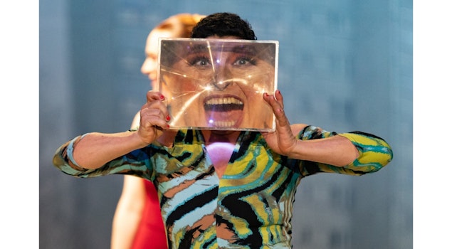 “Entre nosotros todo va bien”, de Dorota Masłowska, una reflexión sobre la guerra, la memoria y la vida contemporánea