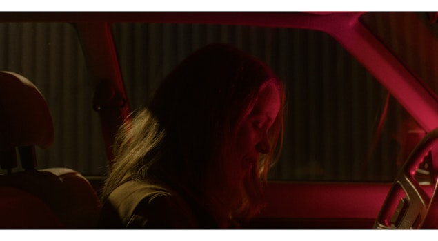 "Acerca de un Héroe", de Piotr Winiewicz, llega a cines el 21 de noviembre con un guión coescrito por la IA “Kaspar”