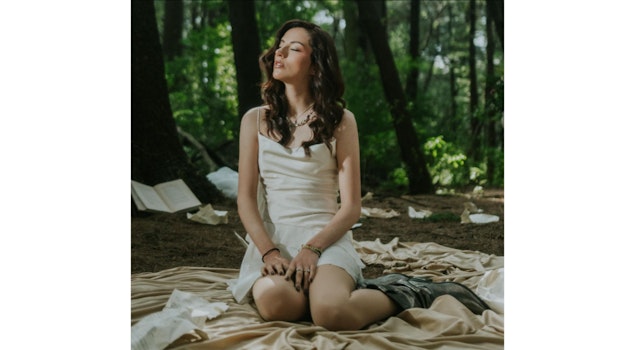 Karlie presenta su álbum debut "Crónicas de un amor adolescente": sentimientos hechos canciones