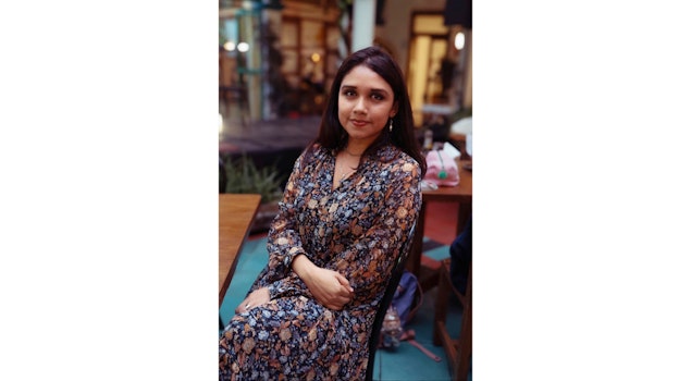 “50 horas de pie” de Ana Basilio, poemario que reconoce la dignidad y la memoria laboral