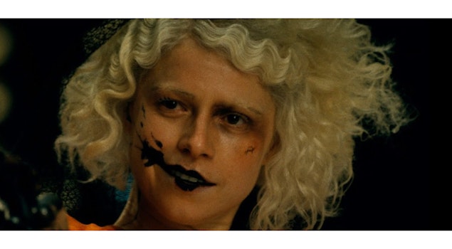 "¡La novia!" intensifica su visión rebelde en el nuevo tráiler de la película