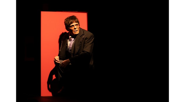 En “El Gorila”, Alejandro y Brontis Jodorowsky retoman un relato kafkiano y lo presentan en el Teatro Orientación del CCB