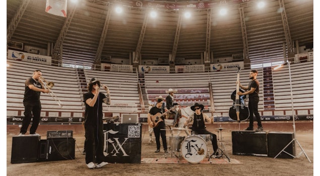 Féliixx presenta "Clonas con Tequila", un disco que mezcla regional mexicano, electrónica y oscuridad